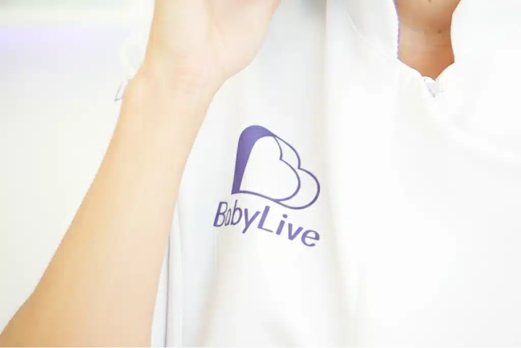 Emprendedora sonriente en su centro Babylive